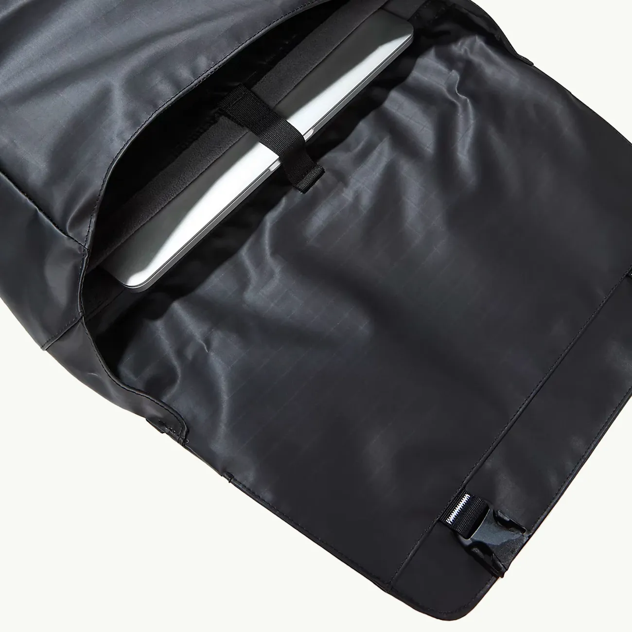 Base Camp Voyager Messenger Bag - TNF Black