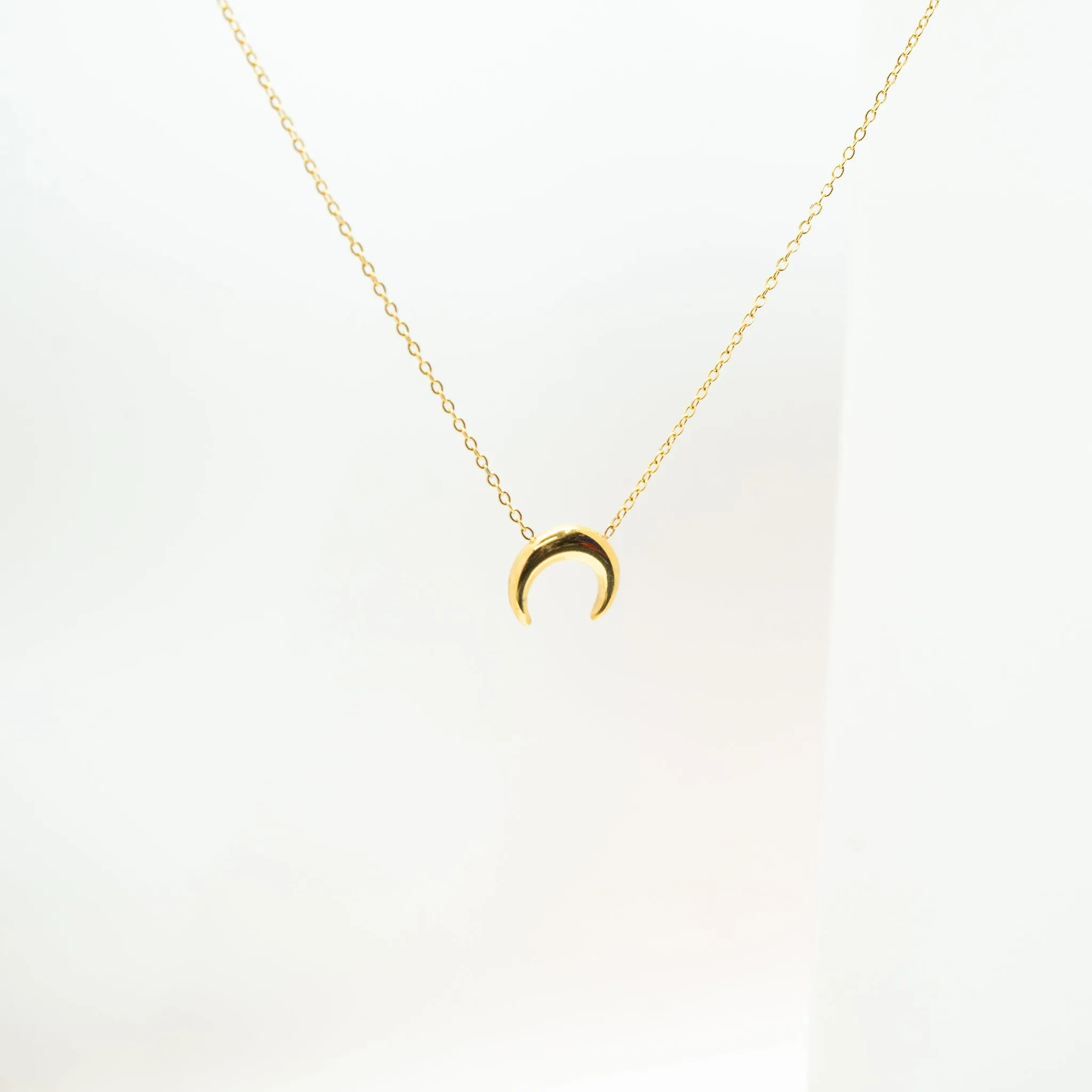 Minimal Crescent Necklace